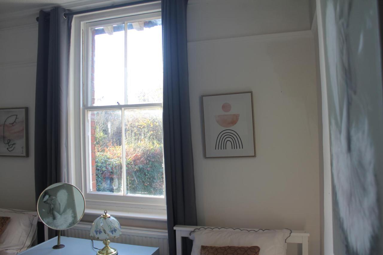 Canterbury Accommodations With Free Car Park Onsite And High Speed Wifi 외부 사진